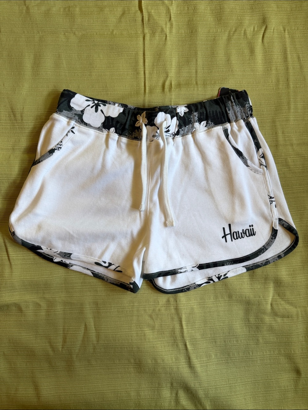 NWT Island Design Hawai’i Comfy Everyday shorts
